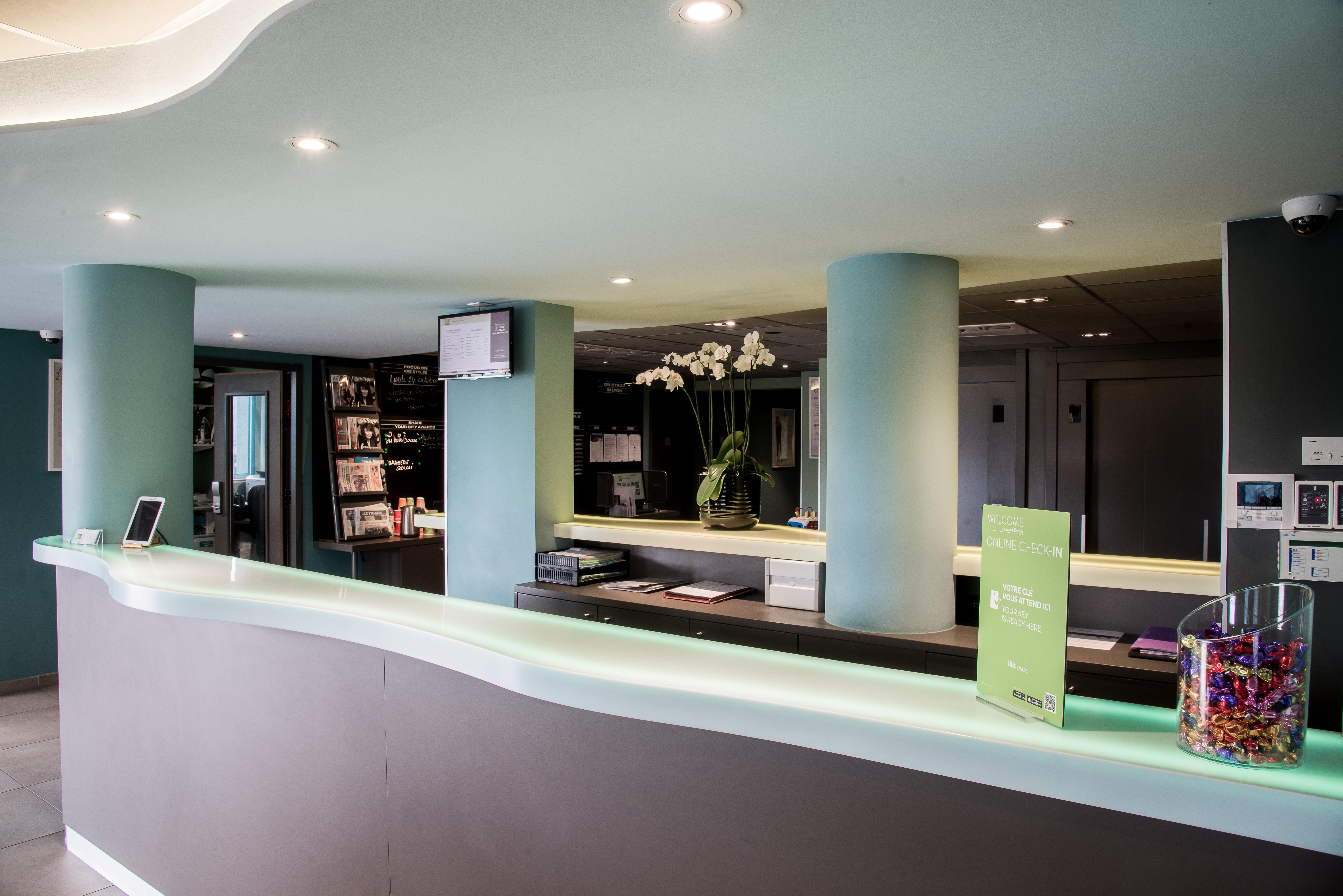 Hotel Ibis Styles Lyon Centre Confluence Exterior foto