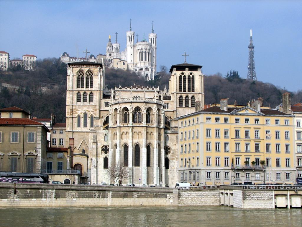 Hotel Ibis Styles Lyon Centre Confluence Exterior foto